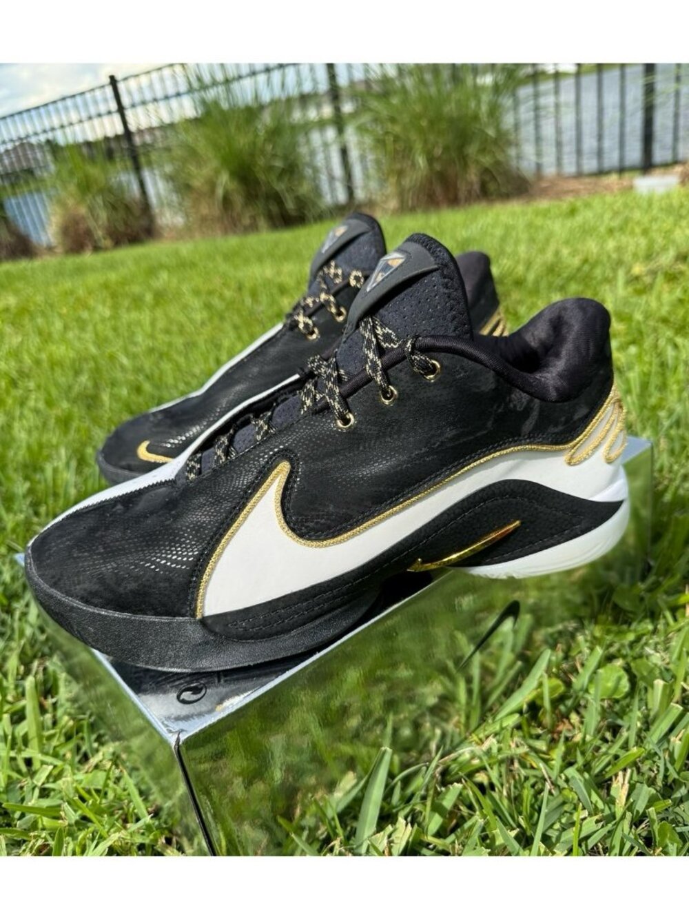 * 9.5 MEN’S NIKE STRUCTURE PLUS HQ3049-501 RUNNING SNEAKERS